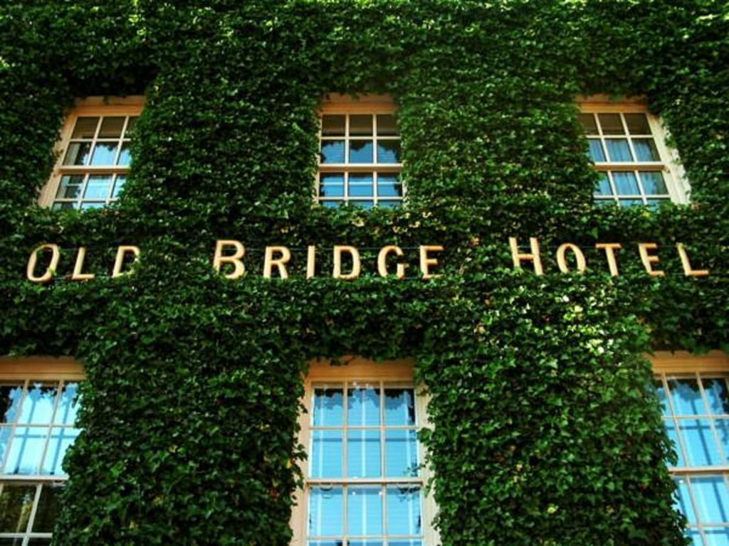The Old Bridge Hotell Huntingdon Exteriör bild